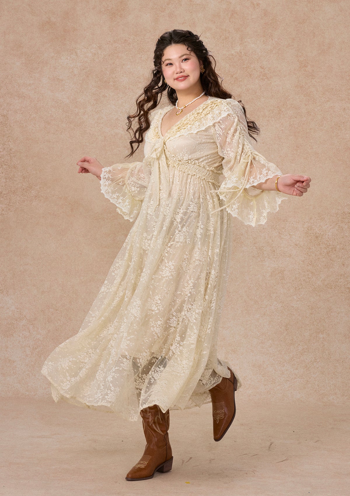 Curve&Plus White Horse Princess Dress