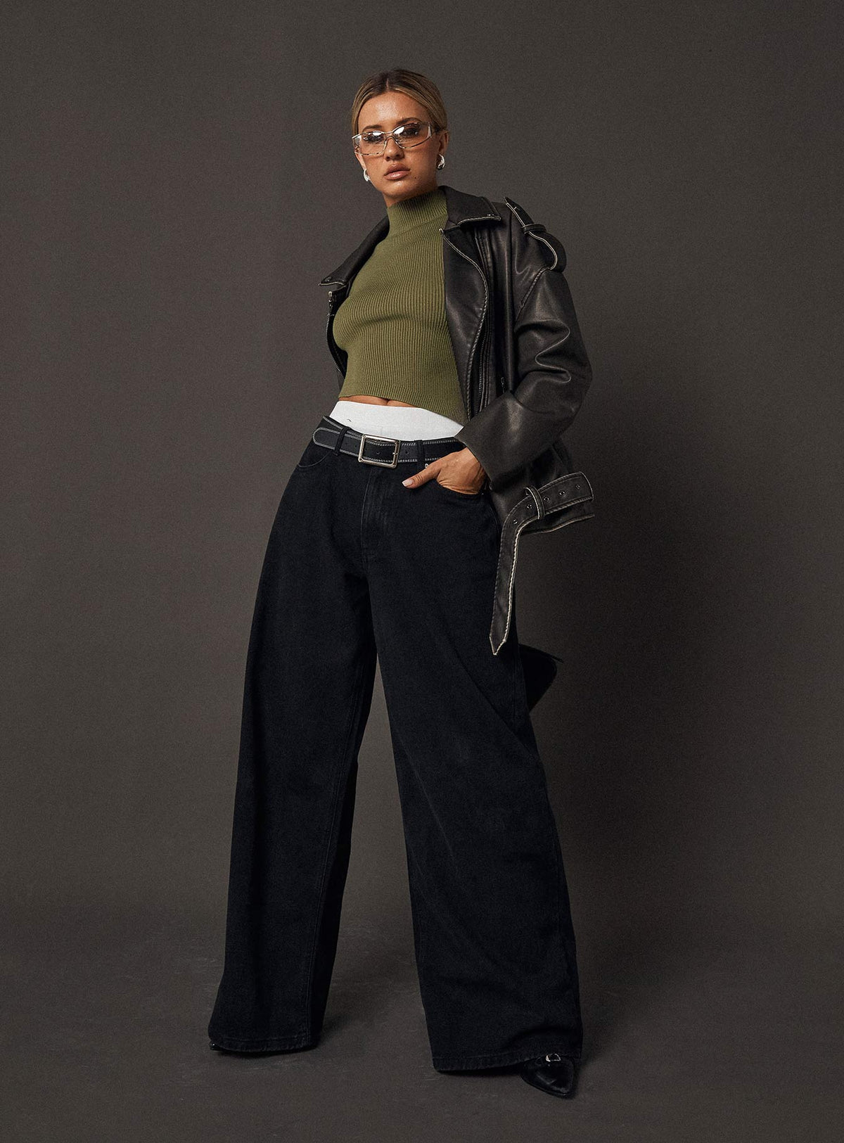 Naylor Mid Rise Wide Leg Jeans Washed Black Denim Petite