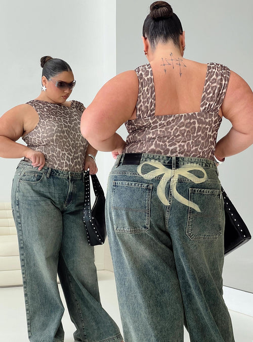Ribbon Stamp Low Rise Wide Leg Jeans Antique Wash Curve