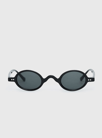 The Temptation Oval Sunglasses Black