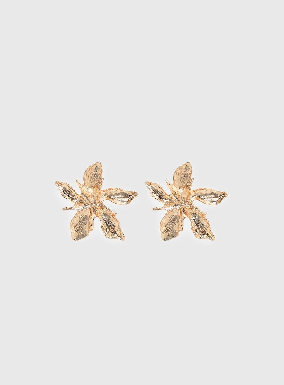 Impeccable Earrings Gold
