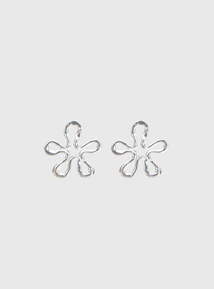 Sweet Embrace Flower Earrings Silver