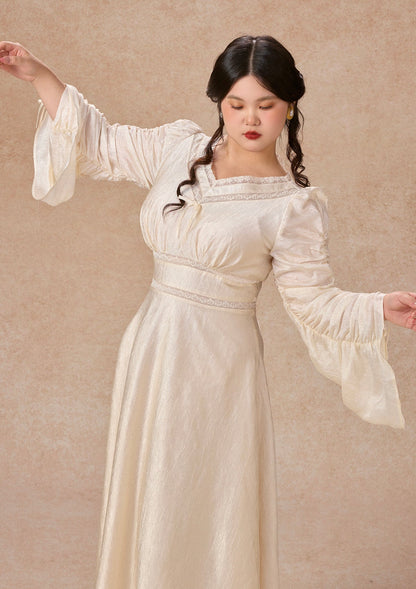 Curve&Plus Flowing Light Hymn Dress
