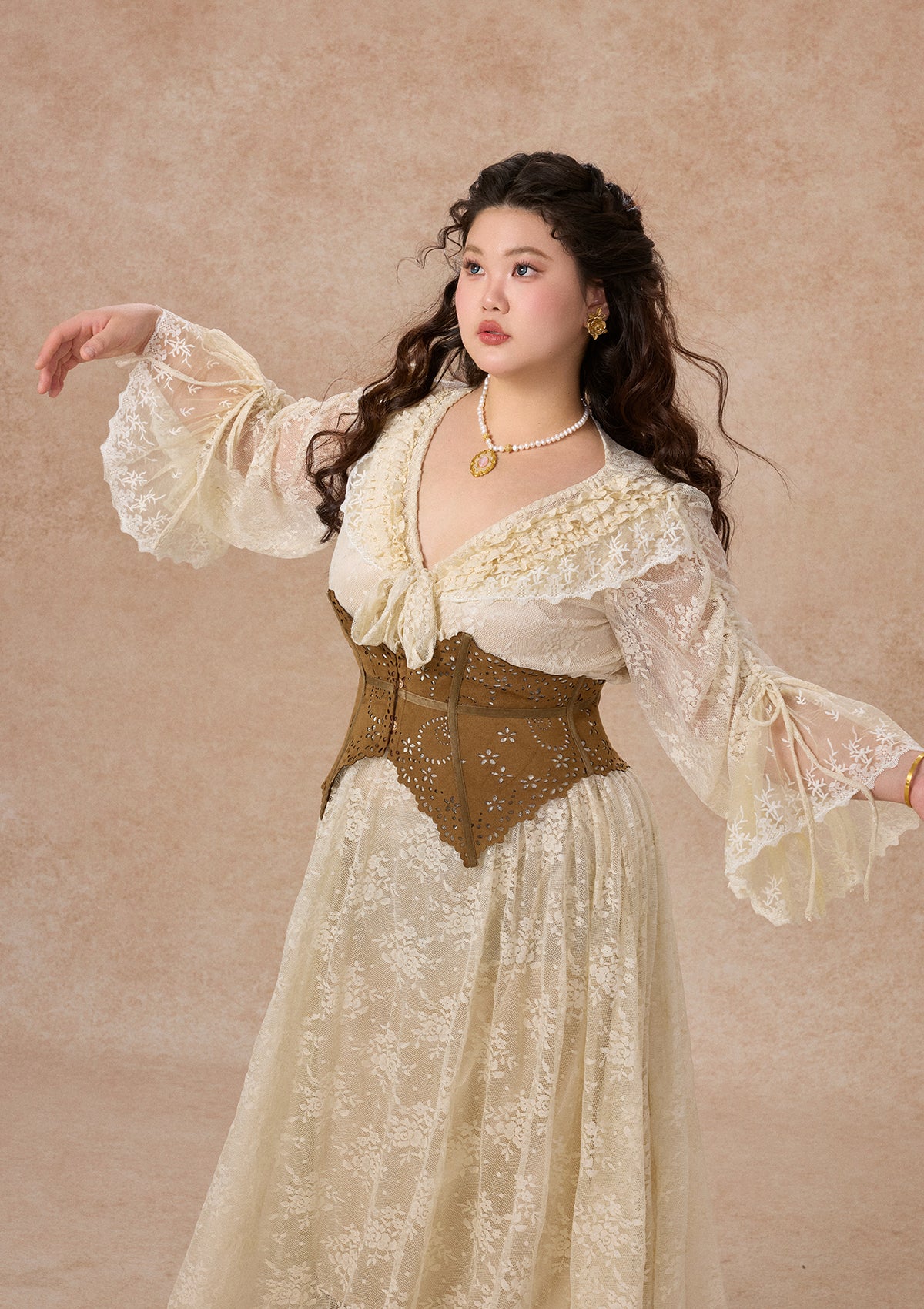Curve&Plus White Horse Princess Dress