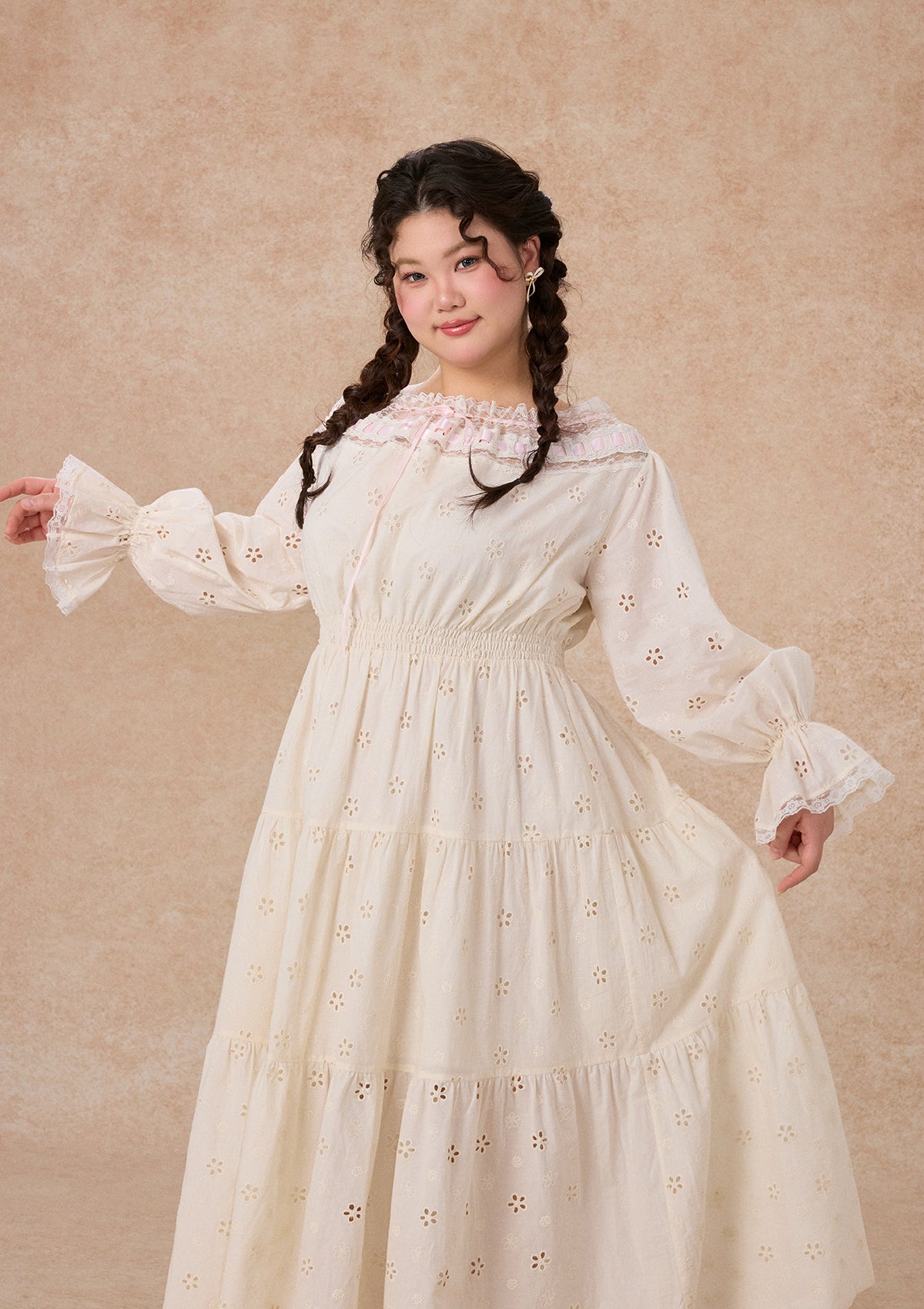 Curve&Plus White Camellia Dress