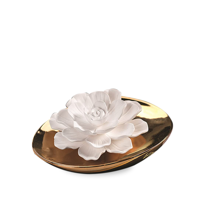 This elegant Dream diffuser allows a soft and subtle frangrance to waft through your room through its floral porcelain topper.