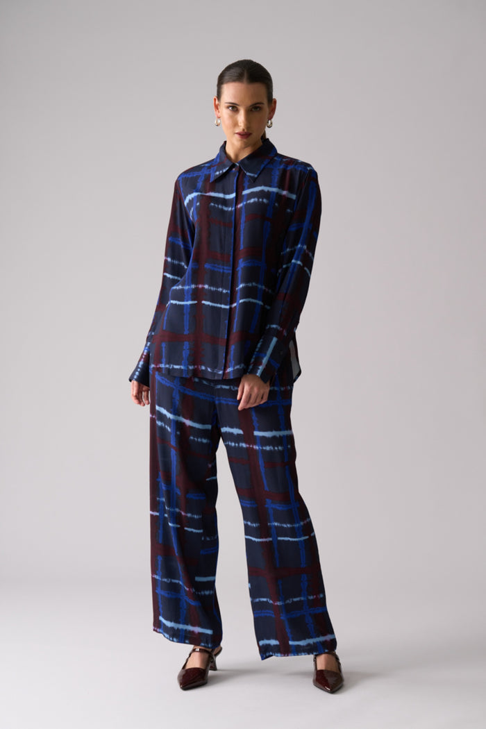 Model wearing Foil FO8499 Tux Deluxe Shirt Mod Geo. Shop Foil at Dotique
