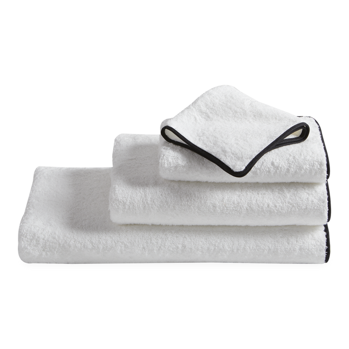 Made from luxurious long-staple cotton, Hudson features tailored cotton piping in white, black, grey or charcoal.