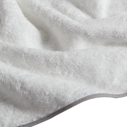 Made from luxurious long-staple cotton, Hudson features tailored cotton piping in white, black, grey or charcoal.