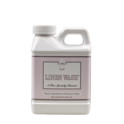 Le Blanc Linen Wash Original has a floral and fresh fragrance.
