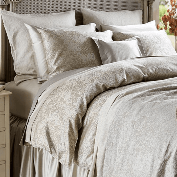 Woven in Italy with 100% Egyptian cotton, the Livenza Bedding collection features a classic botanical design.