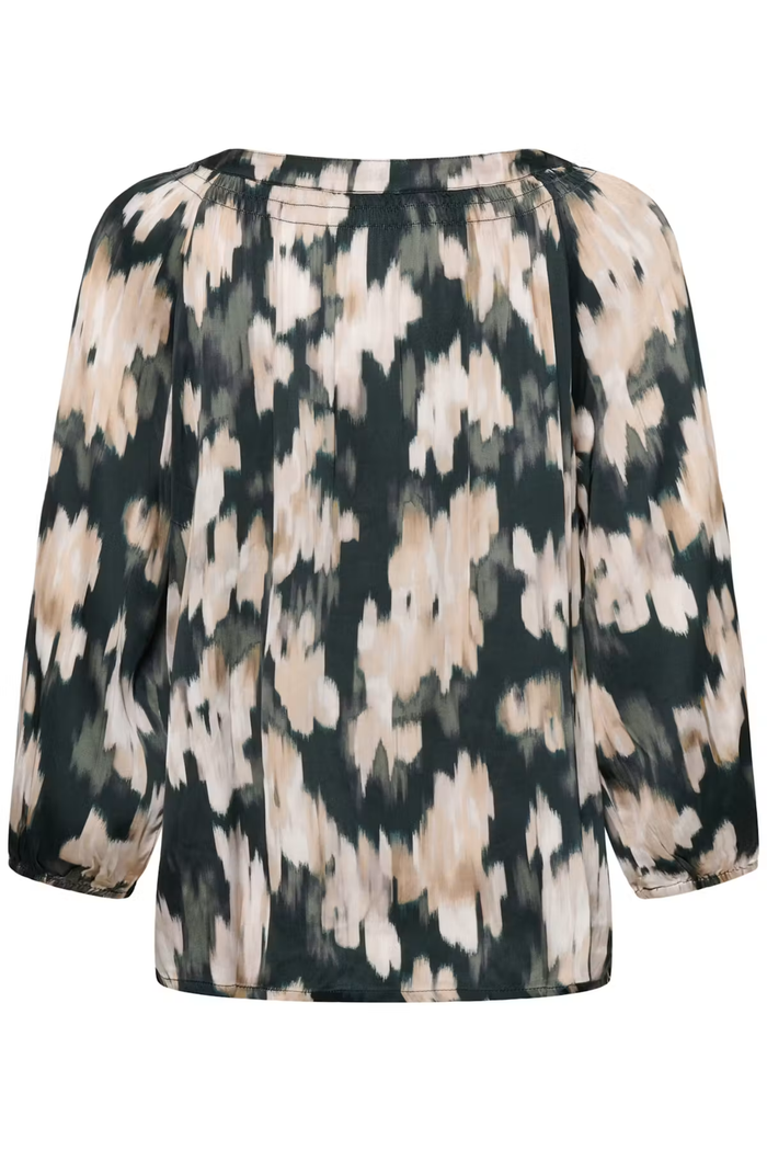 Shop the Part Two CatinPW Blouse in Green Blurred Flower Print. A gorgeous autumn blouse with a soft floral print, perfect with denim or trousers.