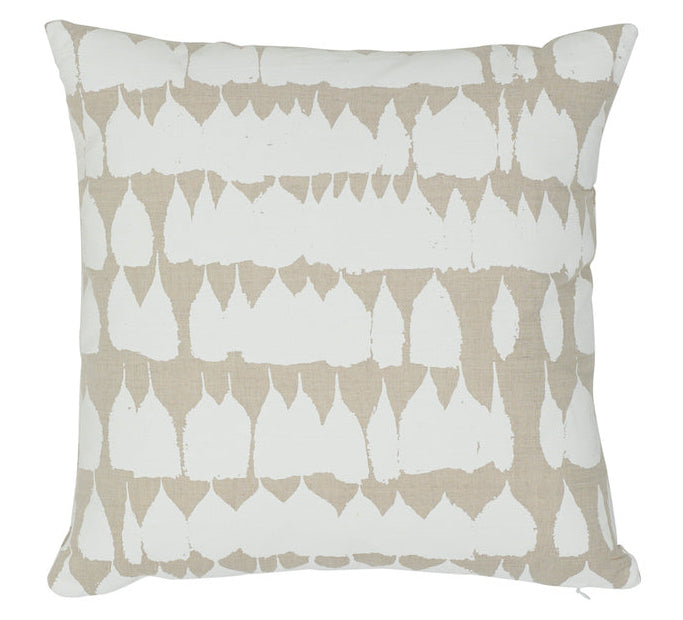QUEEN OF SPAIN NATURAL - SCHUMACHER PILLOWS