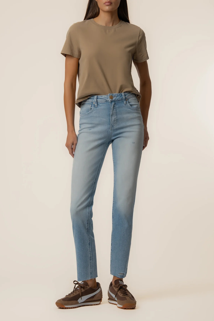 Rachael High Rise Mom Jean in Performance Wash
