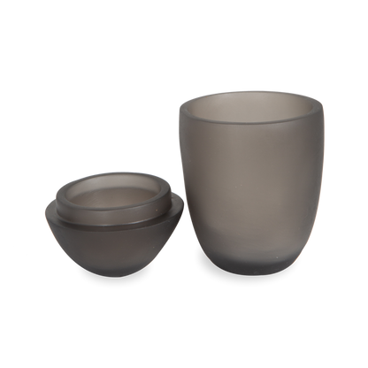 The refined, yet simple design of the Resin Collection is a stylish way to neatly organize small bath necessities.