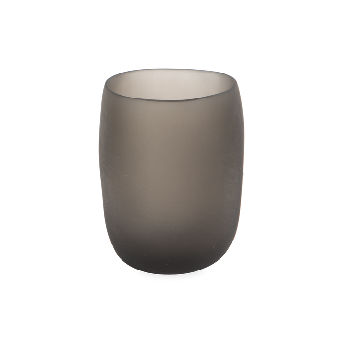 The refined, yet simple design of the Resin Collection is a stylish way to neatly organize small bath necessities.