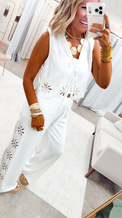 The Daisy Bloom Eyelet Set