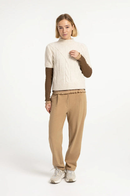 Shop the YAYA Cable Knit Short Sleeve Jumper in Off White Melange at Dotique. A textured cable knit with a mock neck, short sleeves and a regular fit.